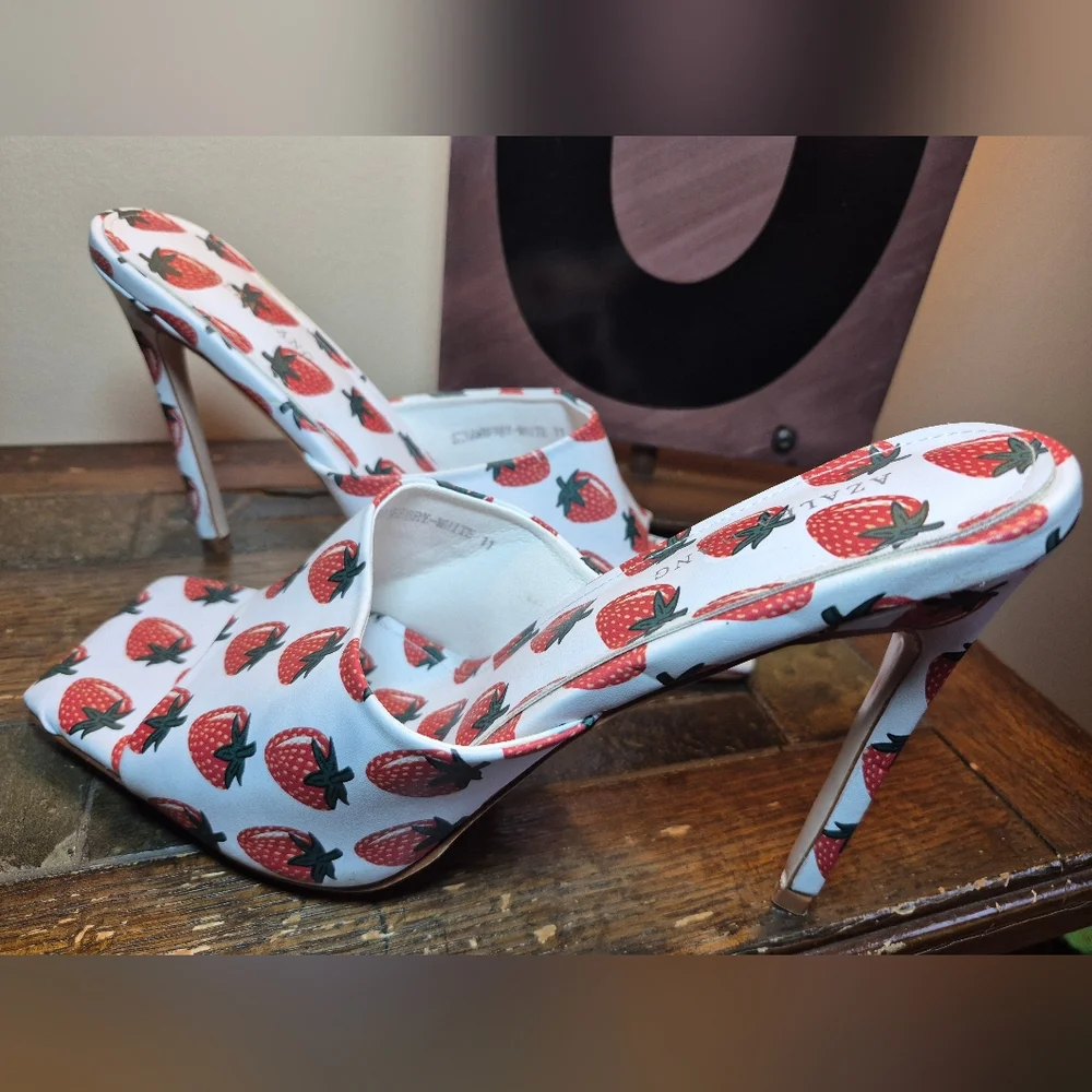 Azalea Wang Strawberry Sandals‎ - Size 11